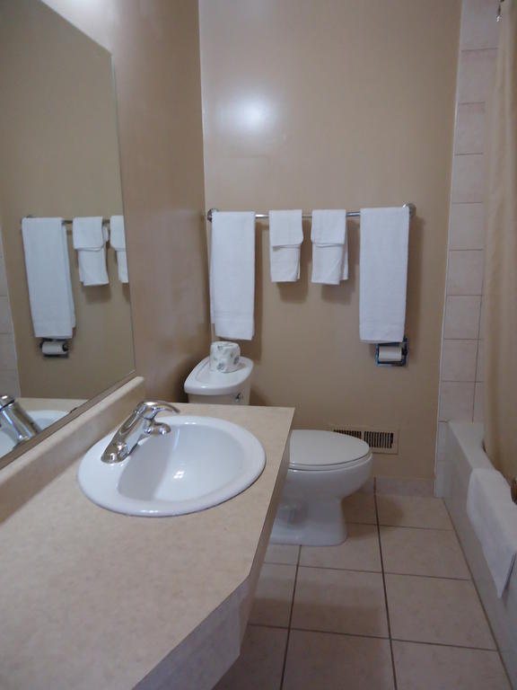 Kingsway Inn Θάντερ Μπέι Δωμάτιο φωτογραφία